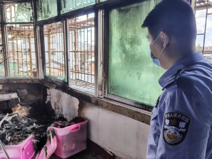 梅城住宅楼电线短路突发火灾,所幸无人伤亡